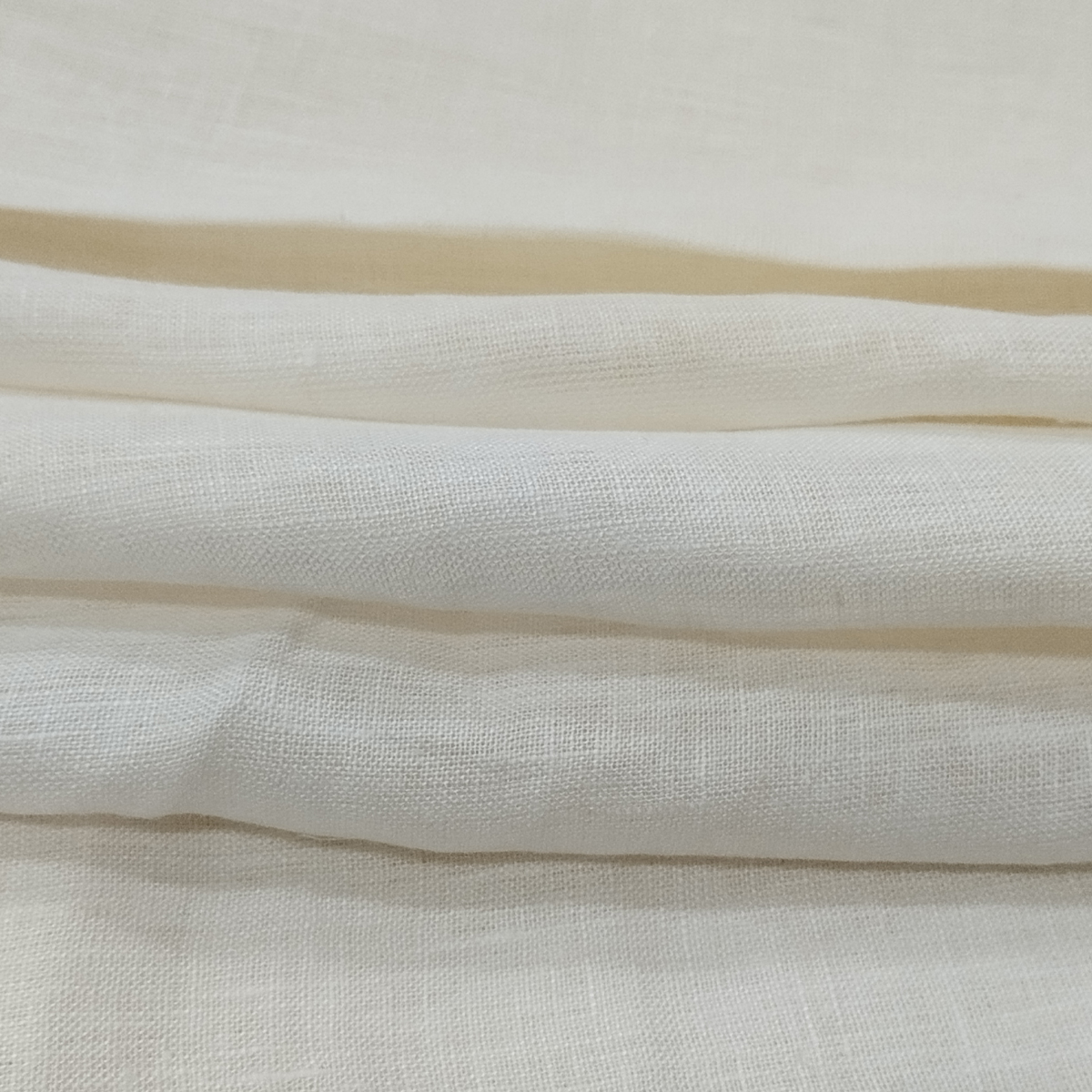 Soft white Pure 40×40 linen fabric with natural woven texture